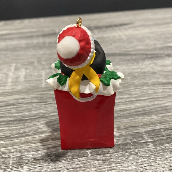 Hallmark | Mom: “A Mom is a Special Gift” (1996) - Vintage Keepsake Ornament - Picture 12 of 14